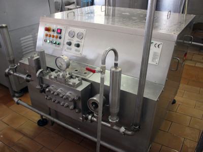 Пульт управления плунжерным гомогенизатором на базе контроллера ОВЕН ПЛК160